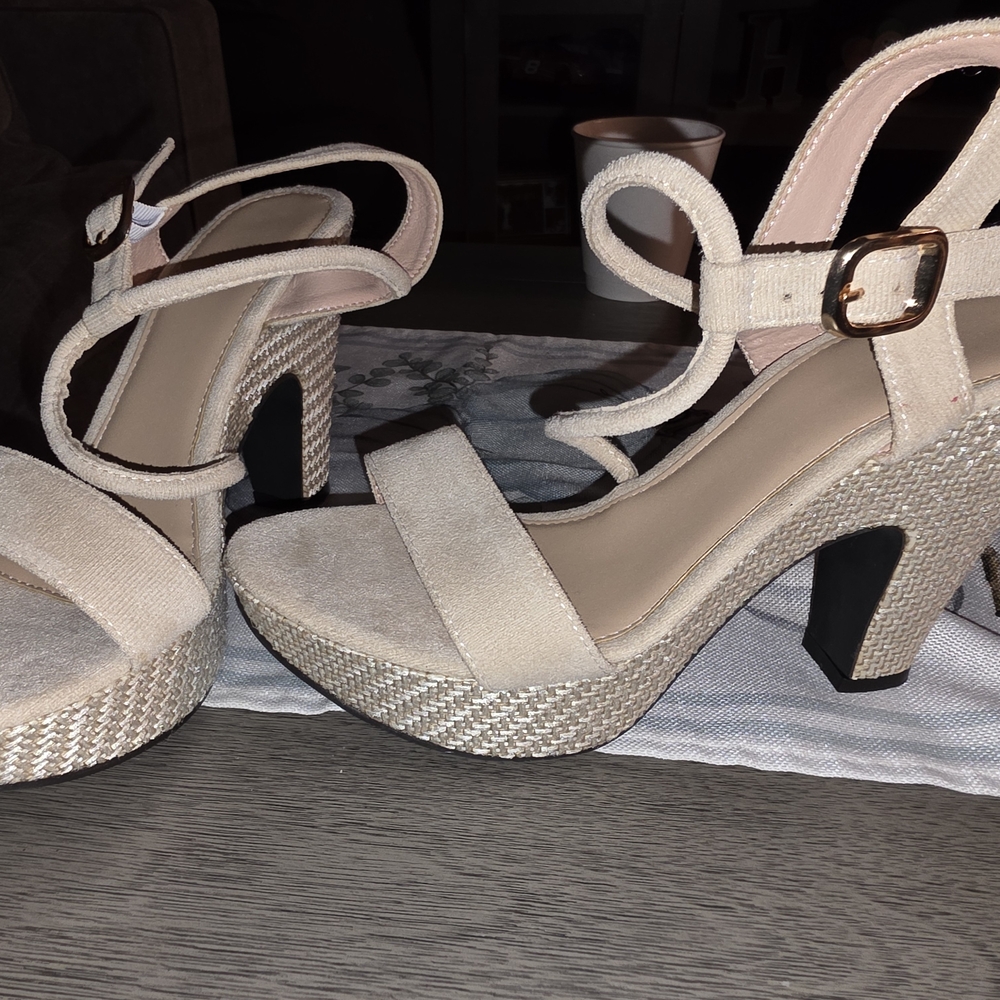 Chic Beige Platform Sandals